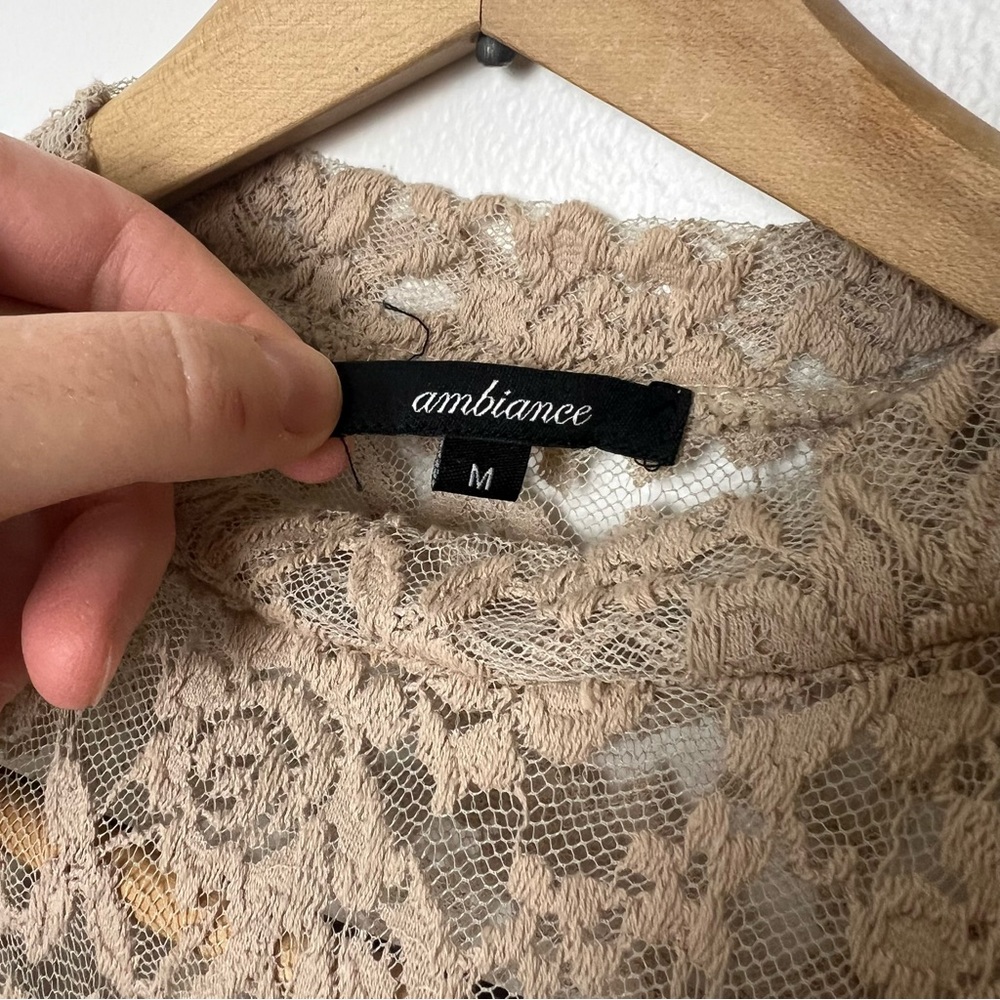 Woman's Ambiance Feminine Lace Sleeveless Blouse Camisole Size‎ M Cropped - Picture 2 of 4